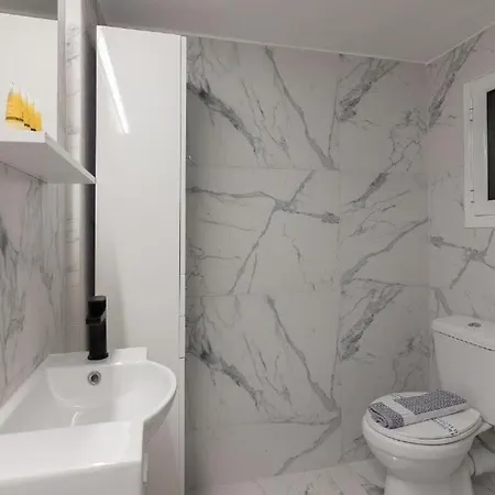 Fully Renovated 1 Bedroom Condo Athens Exterior photo