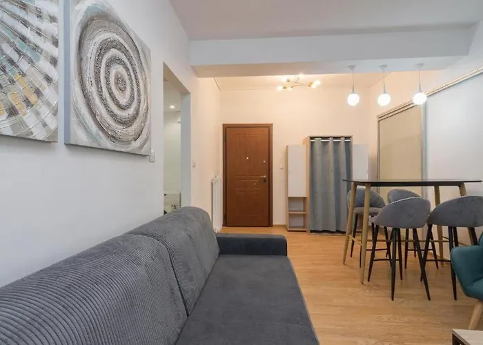 Fully Renovated 1 Bedroom Condo