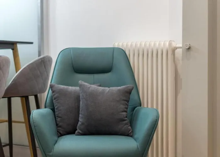Fully Renovated 1 Bedroom Condo