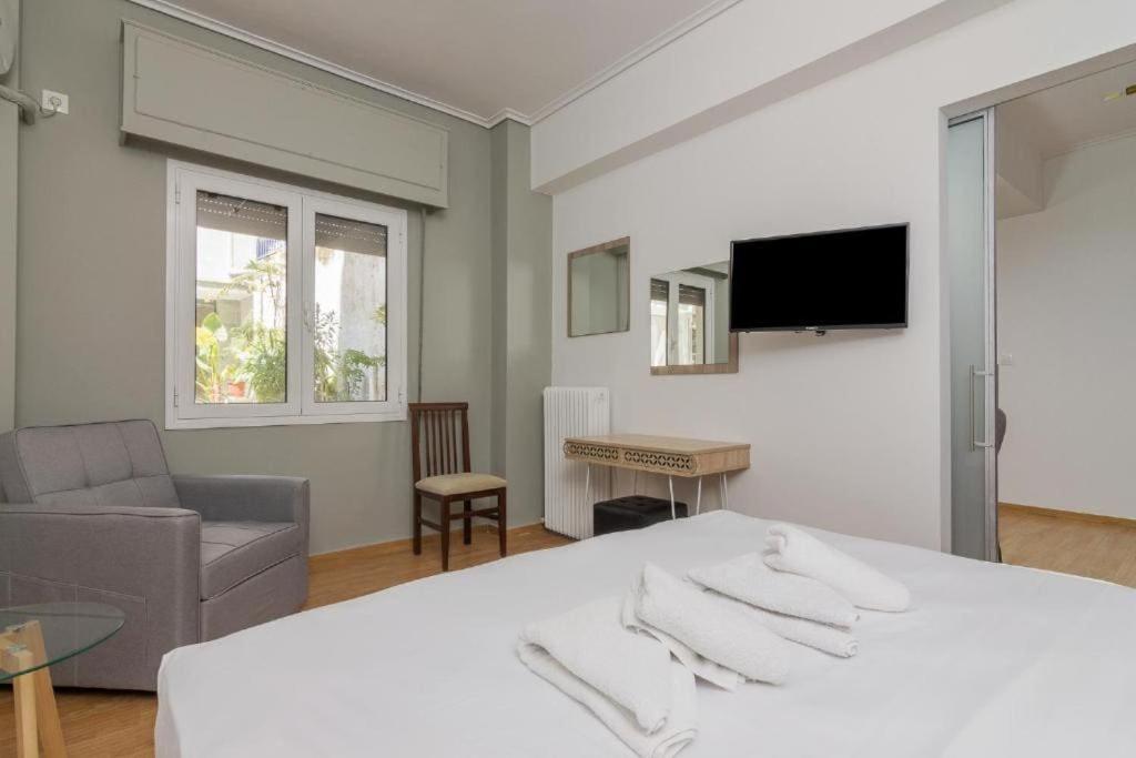 Fully Renovated 1 Bedroom Apartment *