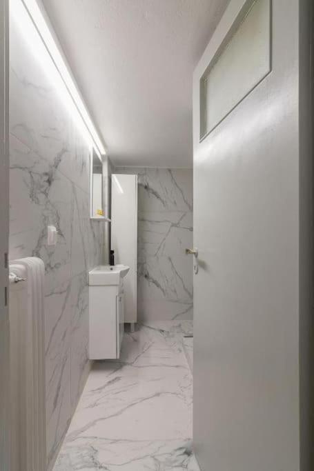 Fully Renovated 1 Bedroom Apartment *