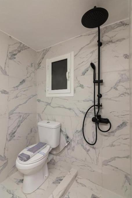 Fully Renovated 1 Bedroom Athens